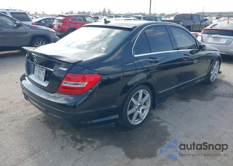 2014 Mercedes-Benz C-Class C 250 Sport z USA, uszkodzony, nr VIN WDDGF4HB4EA959421